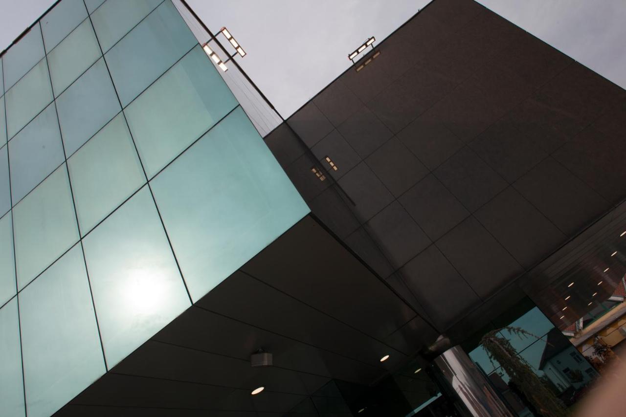Hotel Cubis เลนดาวา ภายนอก รูปภาพ
