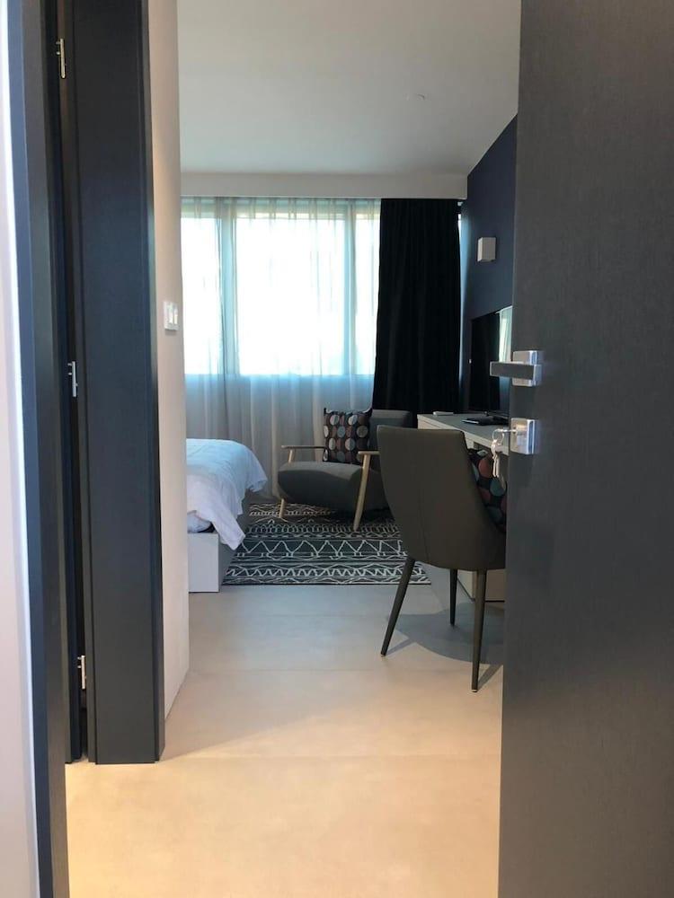 Hotel Cubis เลนดาวา ภายนอก รูปภาพ